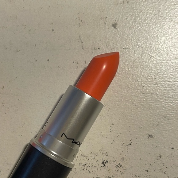 MAC SUSHI KISS SATIN LIPSTICK LIGHT ORANGE SALMON COLOR - Picture 2 of 2